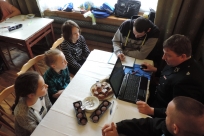 Uczniowie podczas testów